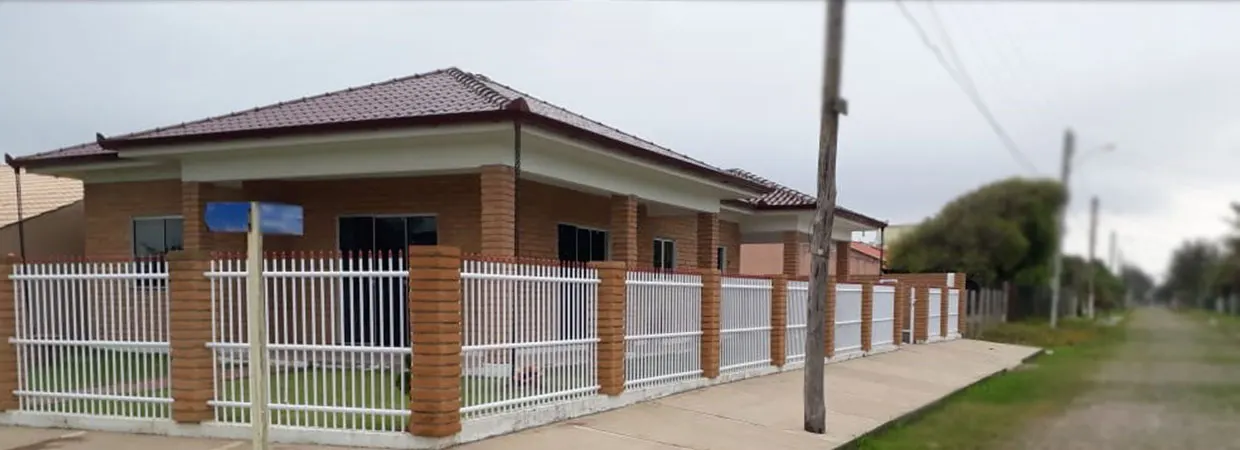 Uma casa construída com tijoletas grês amarelas